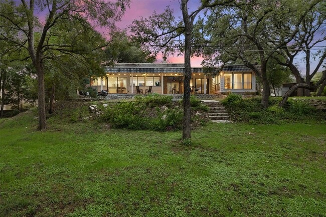 Building Photo - 113 Comet