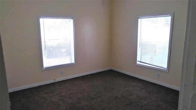 Building Photo - 2309 35th Ave N