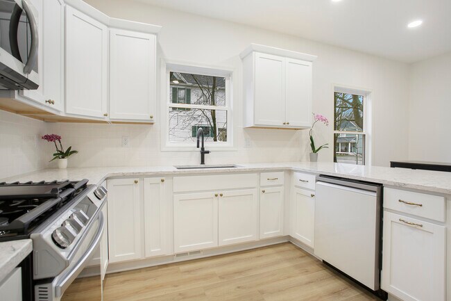 Building Photo - 174 N Monroe St