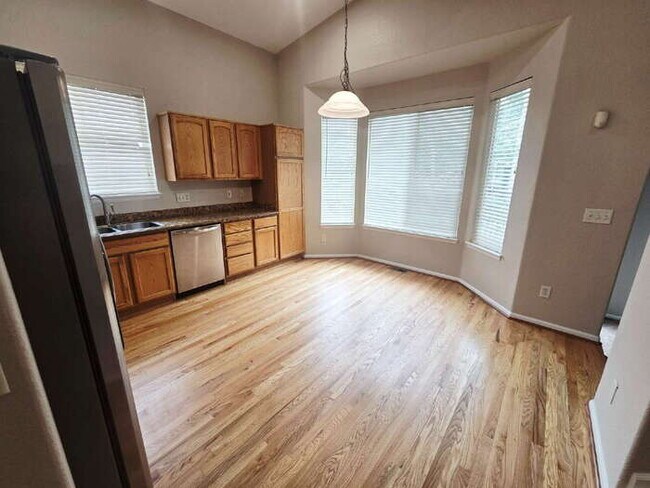 Building Photo - Cozy 3 Bed, 2.5 Bath Highlands Ranch House, 2 Car Garage, Fenced Yard, A/C