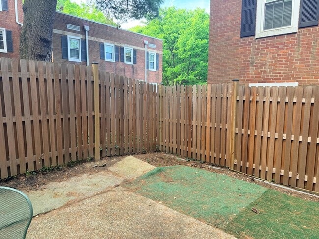 Building Photo - 2733 S Buchanan St