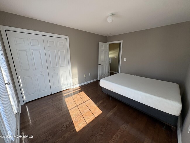 Building Photo - 406 9th Ave