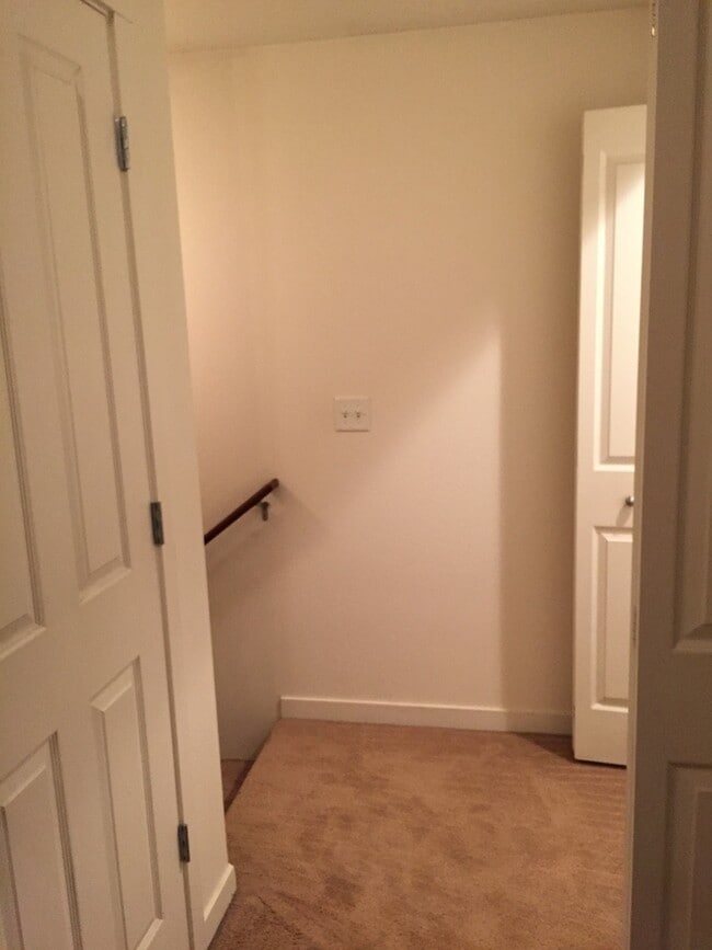 Building Photo - Available 3/23! Spacious 3 Bed/2.5 Bath Home in VAN MALL Area!