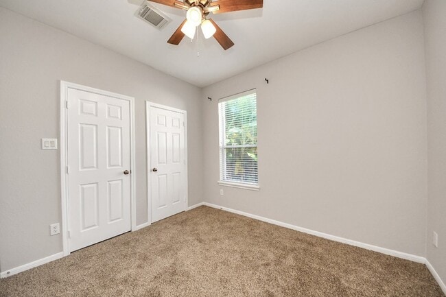 Building Photo - 4422 Roundtree Ln