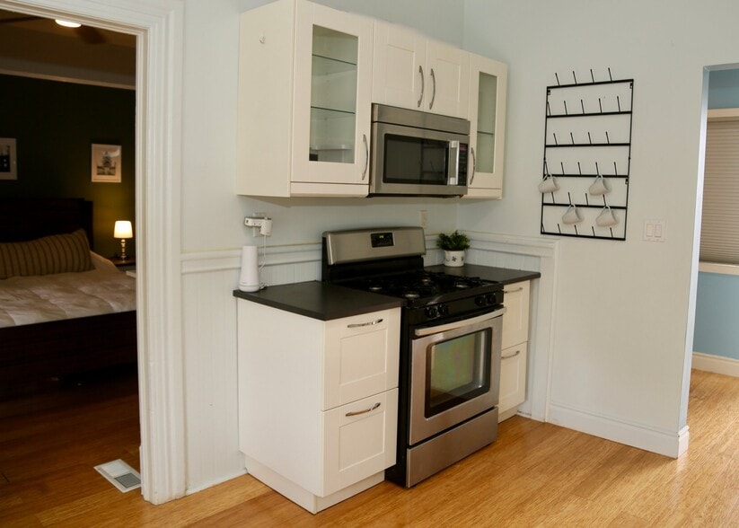 Building Photo - 748 Kansas St