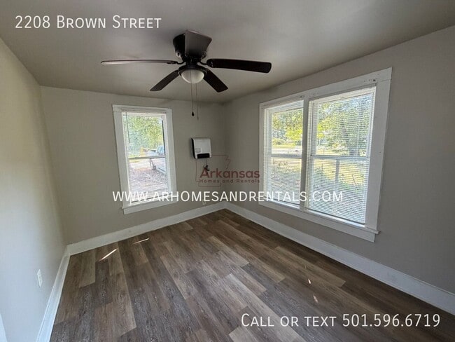 Building Photo - 2208 Brown St