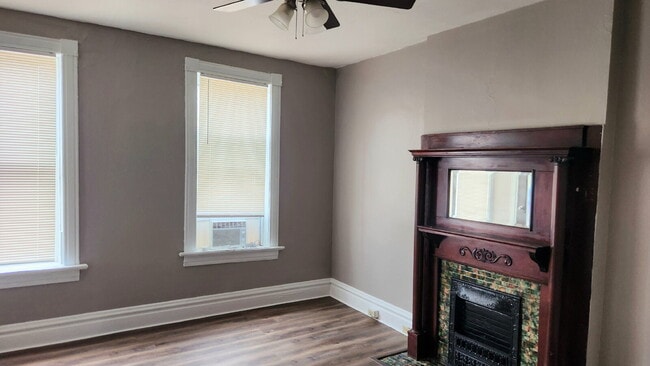 Building Photo - "Charming 1-Bed Oasis in Vibrant St. Louis - Your Urban Retreat Awaits!"