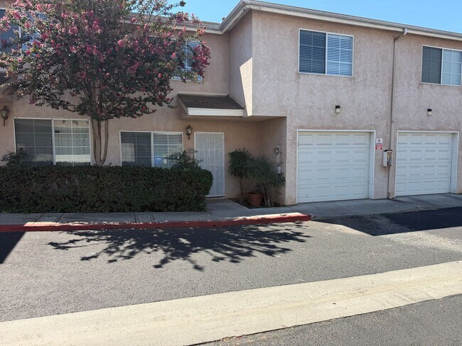 Building Photo - 1031 S Mollison Ave