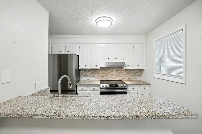 Building Photo - 1101 Surry Ln