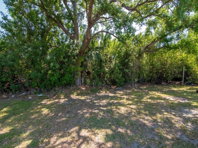 Building Photo - Stunning Fully Renovated 3BR/2BA Unit | Move-In Ready