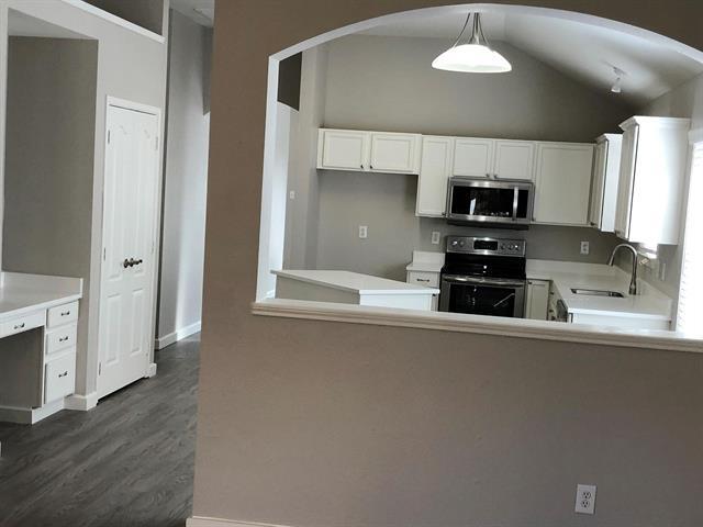 Building Photo - 800 Sequoia Dr