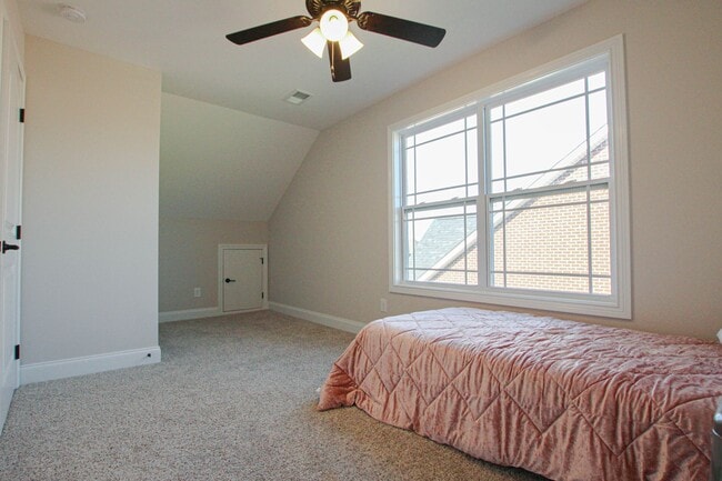 Building Photo - Pet Friendly in Sango!