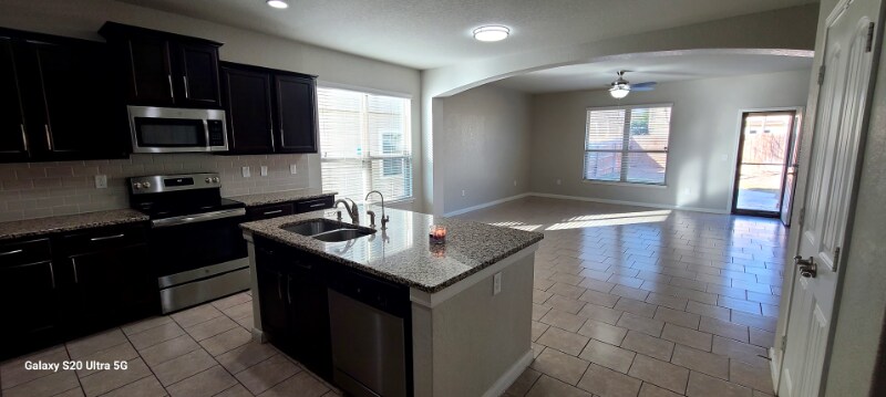 Building Photo - 5823 Bridle Bnd