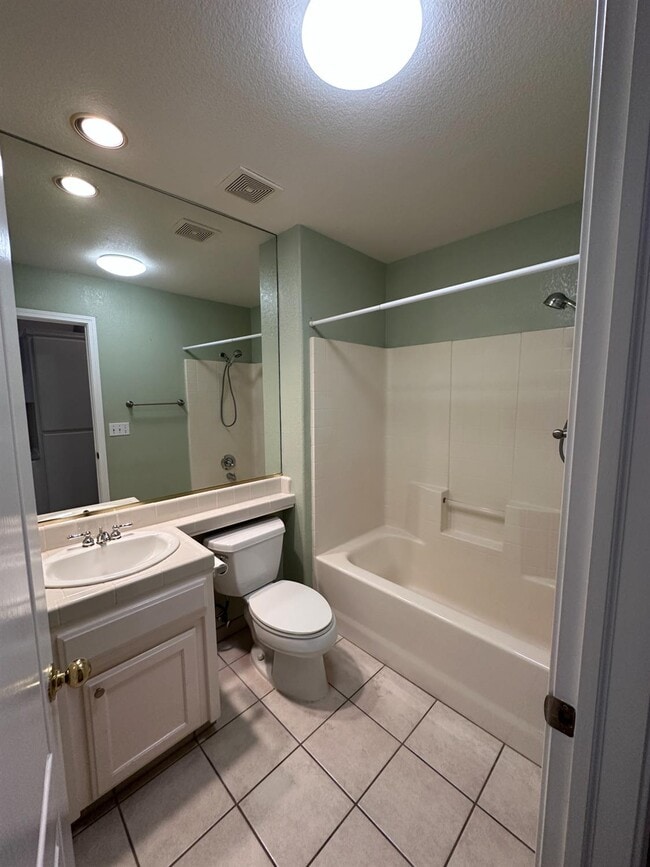 Building Photo - 2260 E Niles Ave