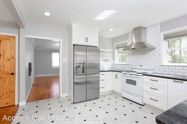 Building Photo - 2 br, 1 bath House - 1305 Sedgefield St.