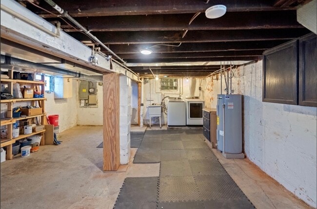 Building Photo - 465 Ward Ave