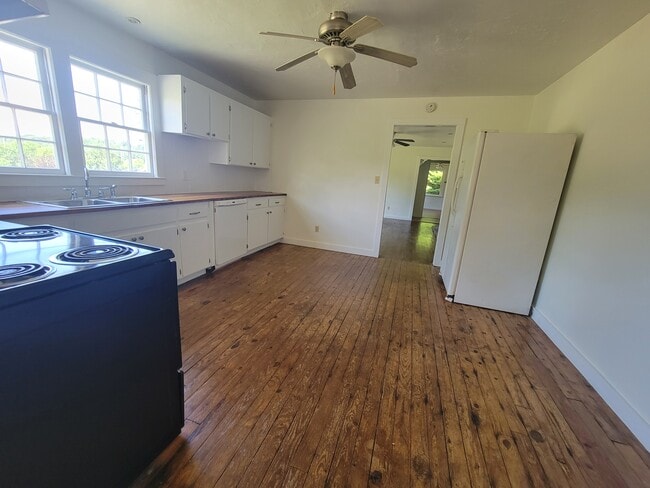 Building Photo - 317 Poplar St