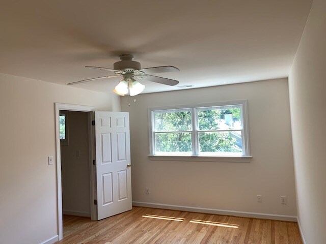 Building Photo - 311 Columbia Pl E