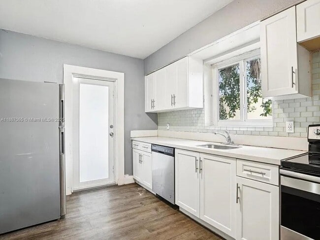 Building Photo - 586 NW 48th St