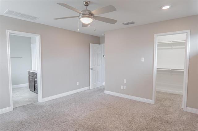 Building Photo - 410 Club House Dr