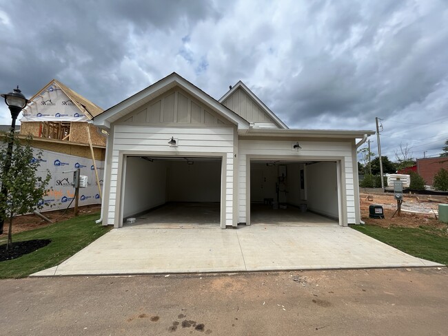 Building Photo - 4 Cottage Knoll Cir