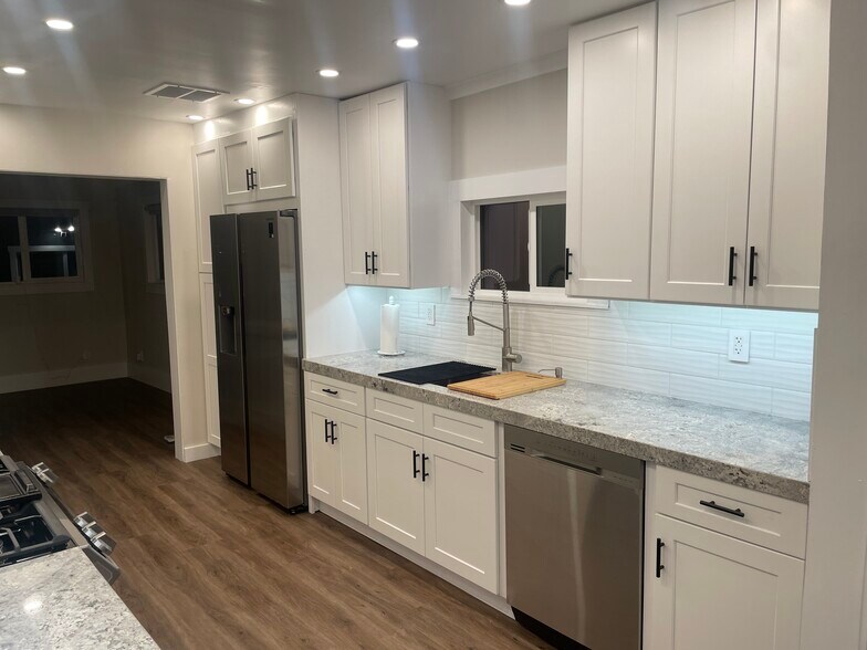 Kitchen - 3809 Brunswick Ave