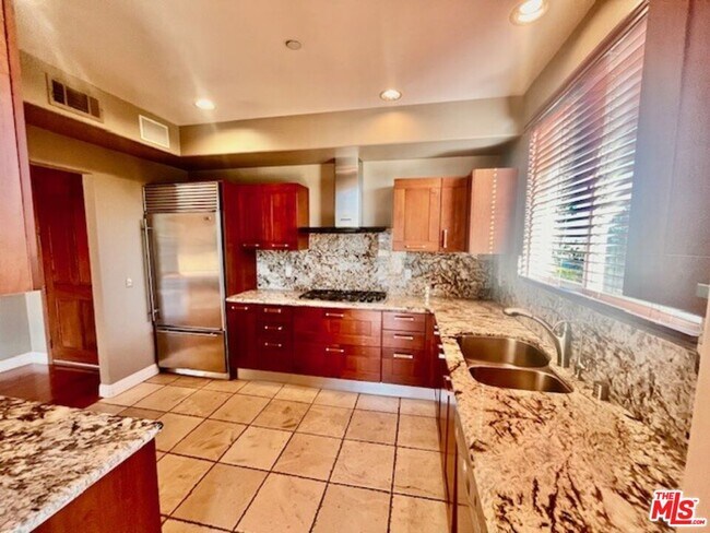 Building Photo - 8609 W Knl Dr