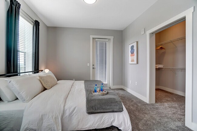 Building Photo - 2875 Olentangy River Rd