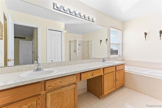 Building Photo - 30575 Hogan Ln