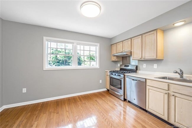 Building Photo - 28 3rd St