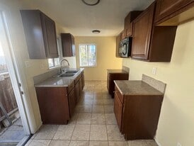 Building Photo - 1415 W 227th St