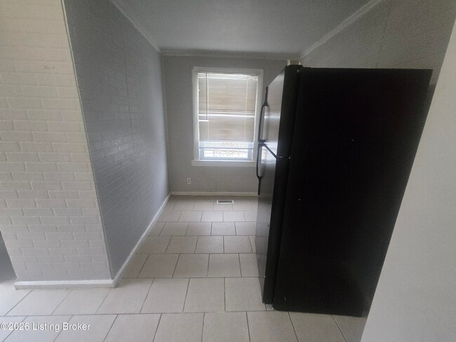 Building Photo - 3004 Wyandotte Ave