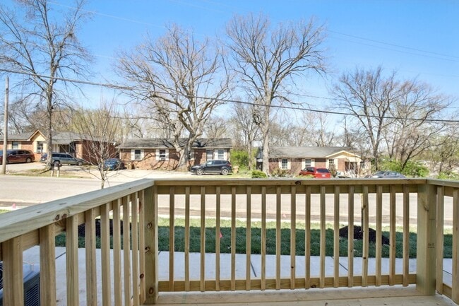 Building Photo - 908 Anderson Ln