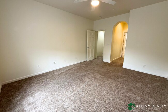 Building Photo - Townhome in the Peninsula's Most Walkable Neighborhood