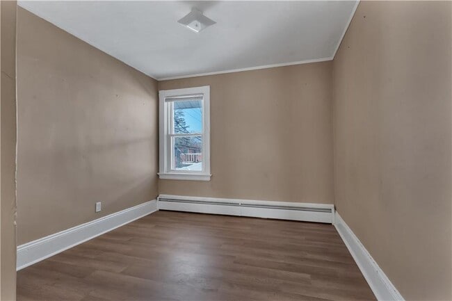 Building Photo - 1070 Main St