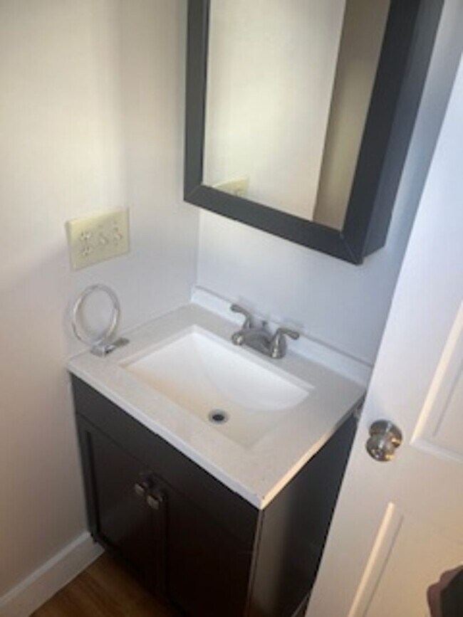 Building Photo - 19 High St