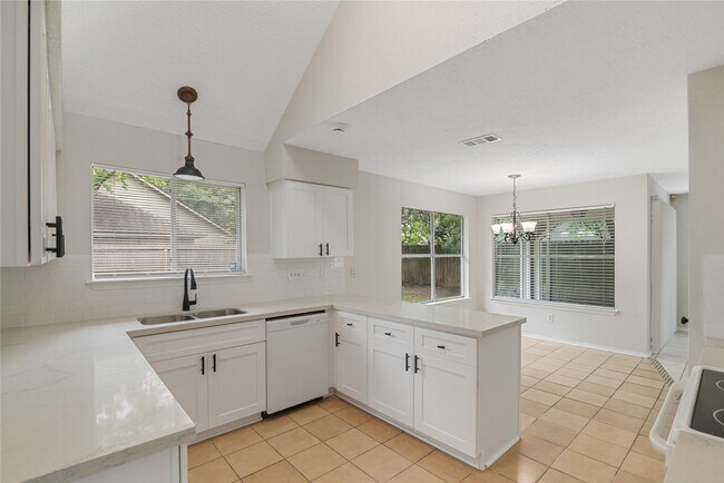 Building Photo - 4807 Shadowdale Dr