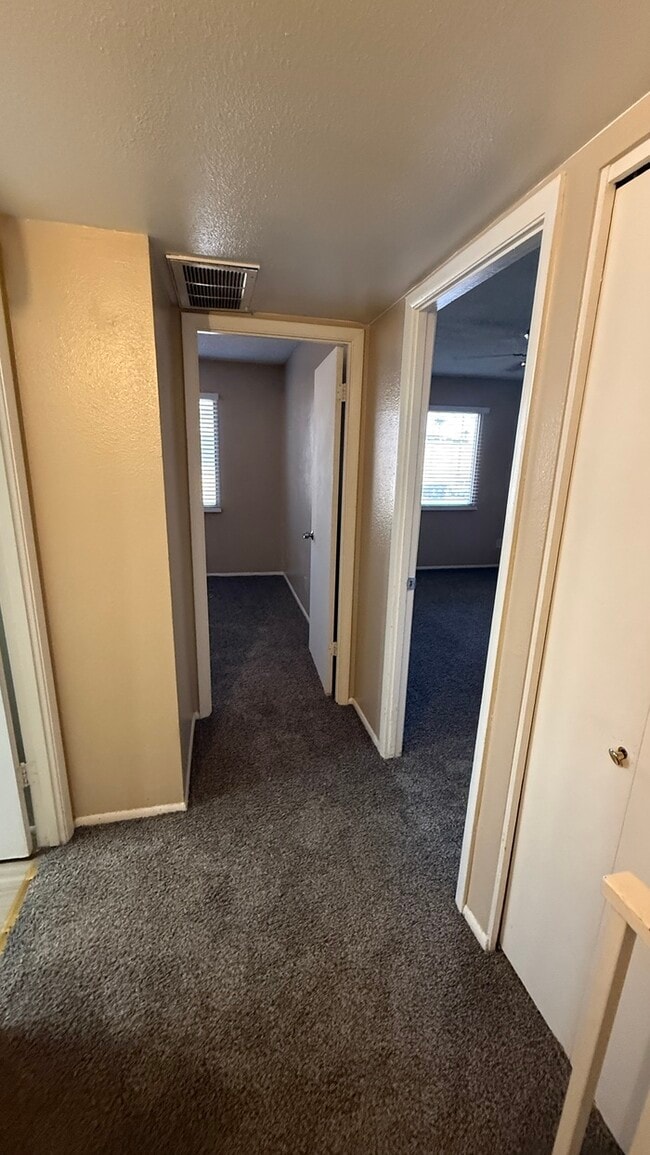 Building Photo - Villas West Two Bedroom Townhome