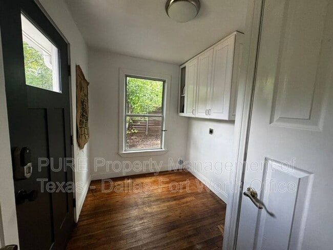 Building Photo - 2021 Bluebonnet Dr