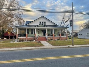 Building Photo - 705 E State St