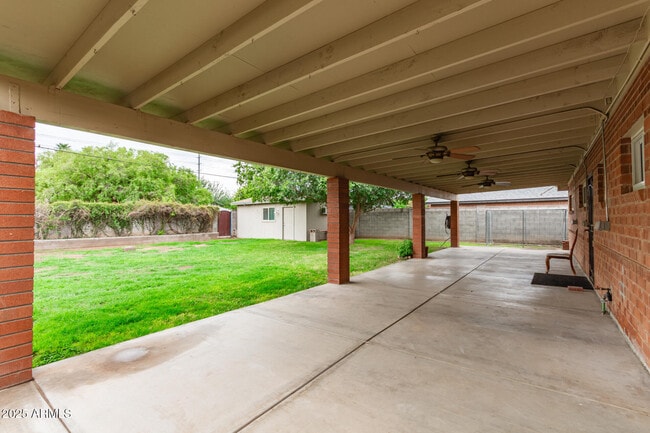 Building Photo - 839 E Lawrence Rd