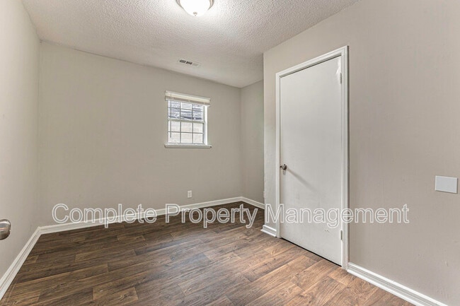 Building Photo - 3729 Maple Ave SW