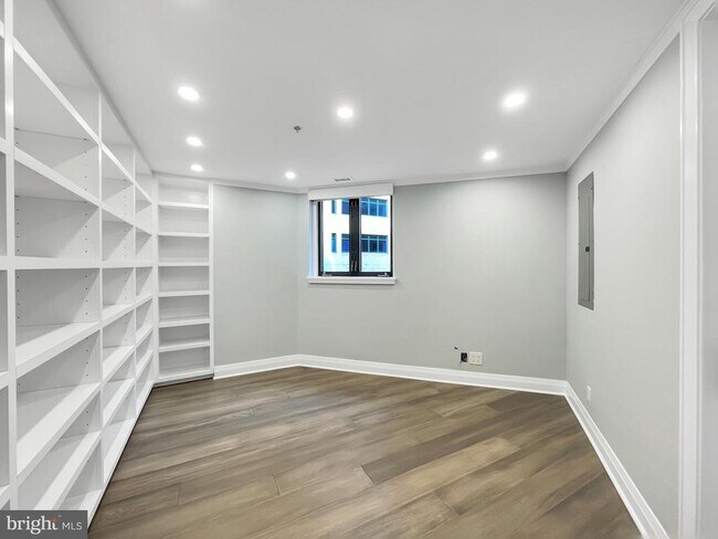 Building Photo - 4801 Hampden Ln
