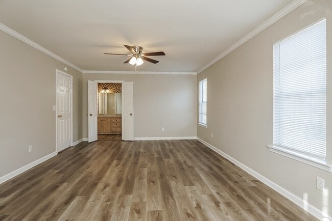 Building Photo - 132 Red Oak Ln