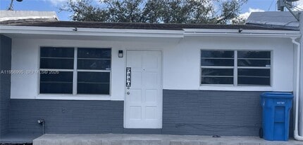 Building Photo - 5440 SW 38th Ct