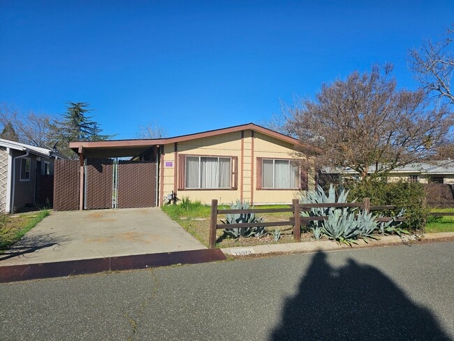 Building Photo - 13973applelane.is4lease.com