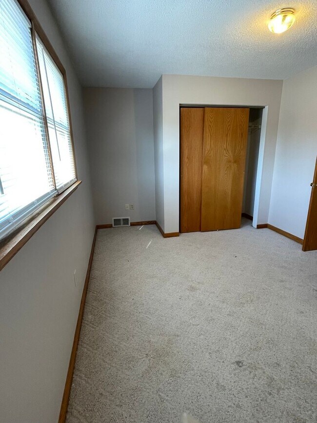 Building Photo - 3140 W 40th St