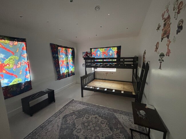 Building Photo - 1734 NE 6th St