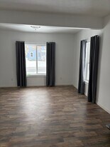 Building Photo - 618 Dennis St