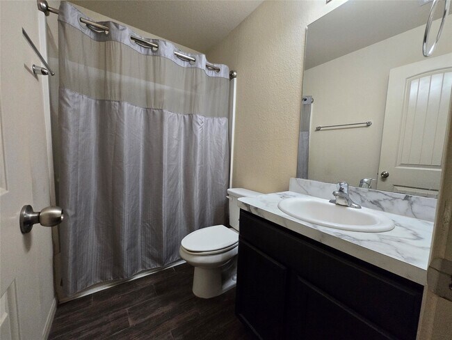 Building Photo - 2026 Naplechase Crest Dr